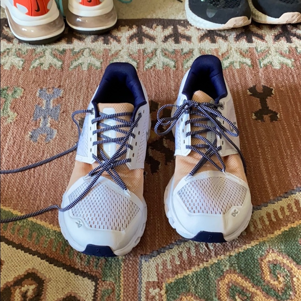 On cloud cloudstratus tennis shoes